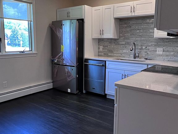 4th image of 4 Pleasant Ave APT 4