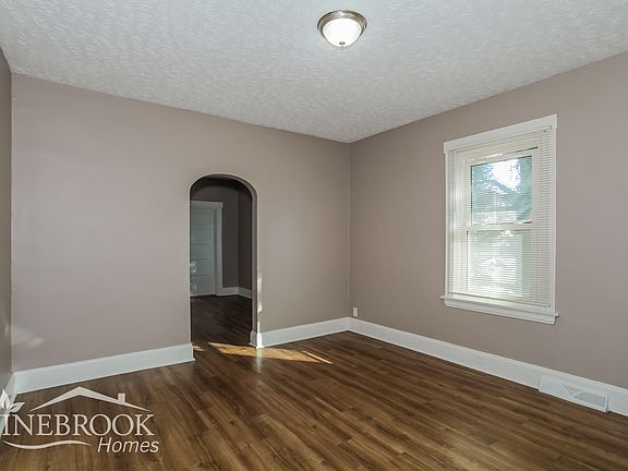 4th image of 6500 Savannah Ave