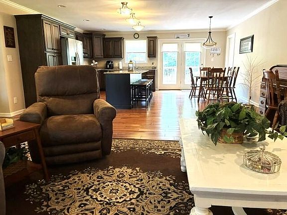 5th image of 83 Caleb Dr