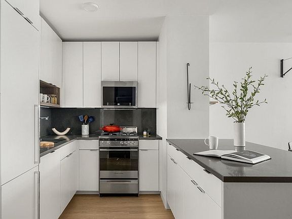 3rd image of 70 W 37th St APT 1201
