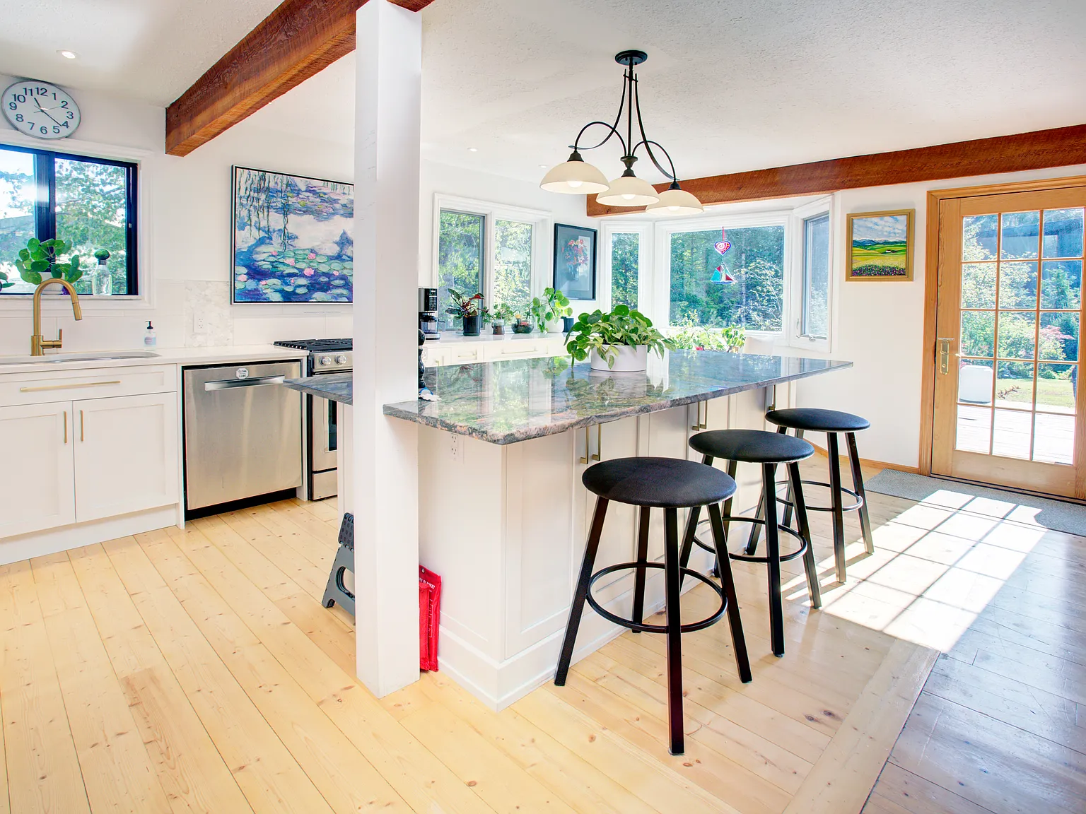 4 Bedroom, 3 Bathroom Whistler Cay Home with Secure Village Parking! — Photo 2