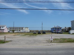 310 Canal Dr, Carolina Beach, NC 28428