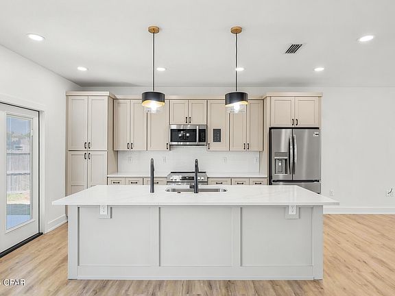 5th image of 6828 Hugh Dr