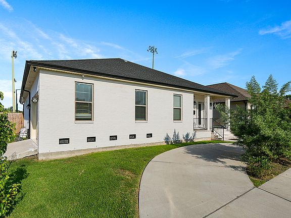 2nd image of 114 Gelpi Ave #1