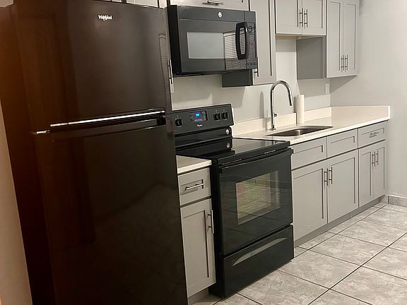 3rd image of 715 Michigan Ct APT 2