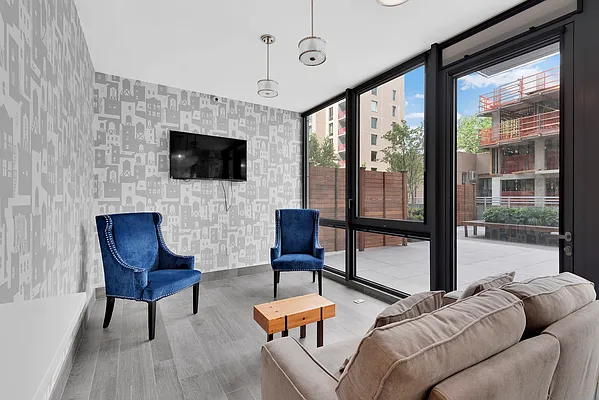 Rented by REAL New York | media 24