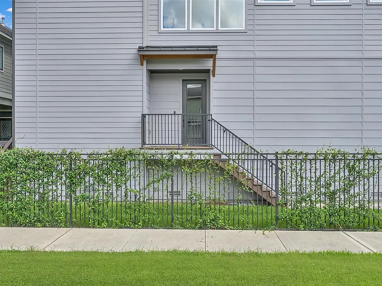 2103 Bevis St — Photo 5