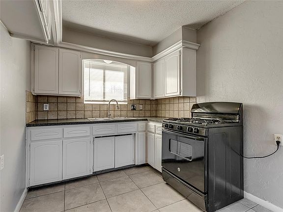 5th image of 207 Stanton Dr