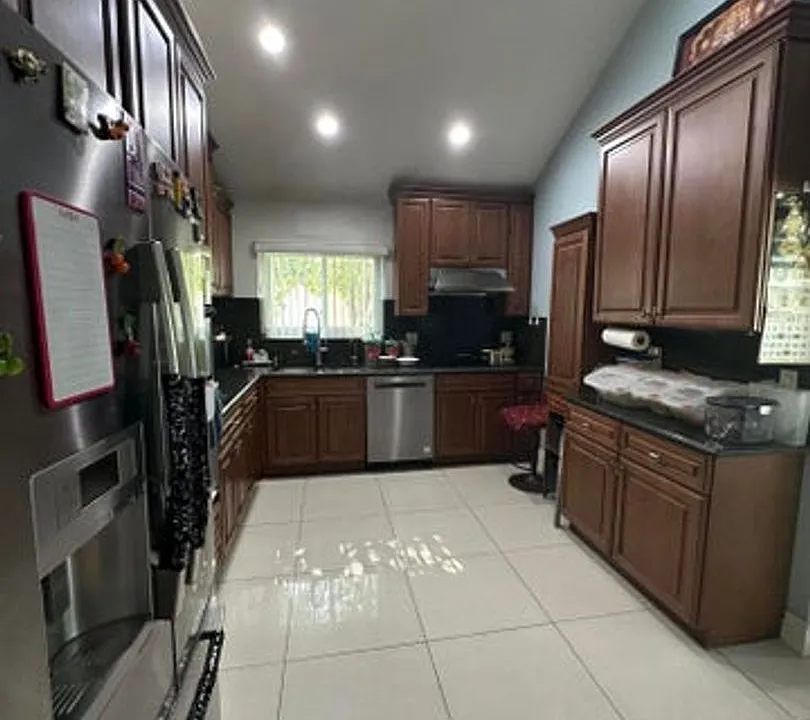 8 Elton Pl
