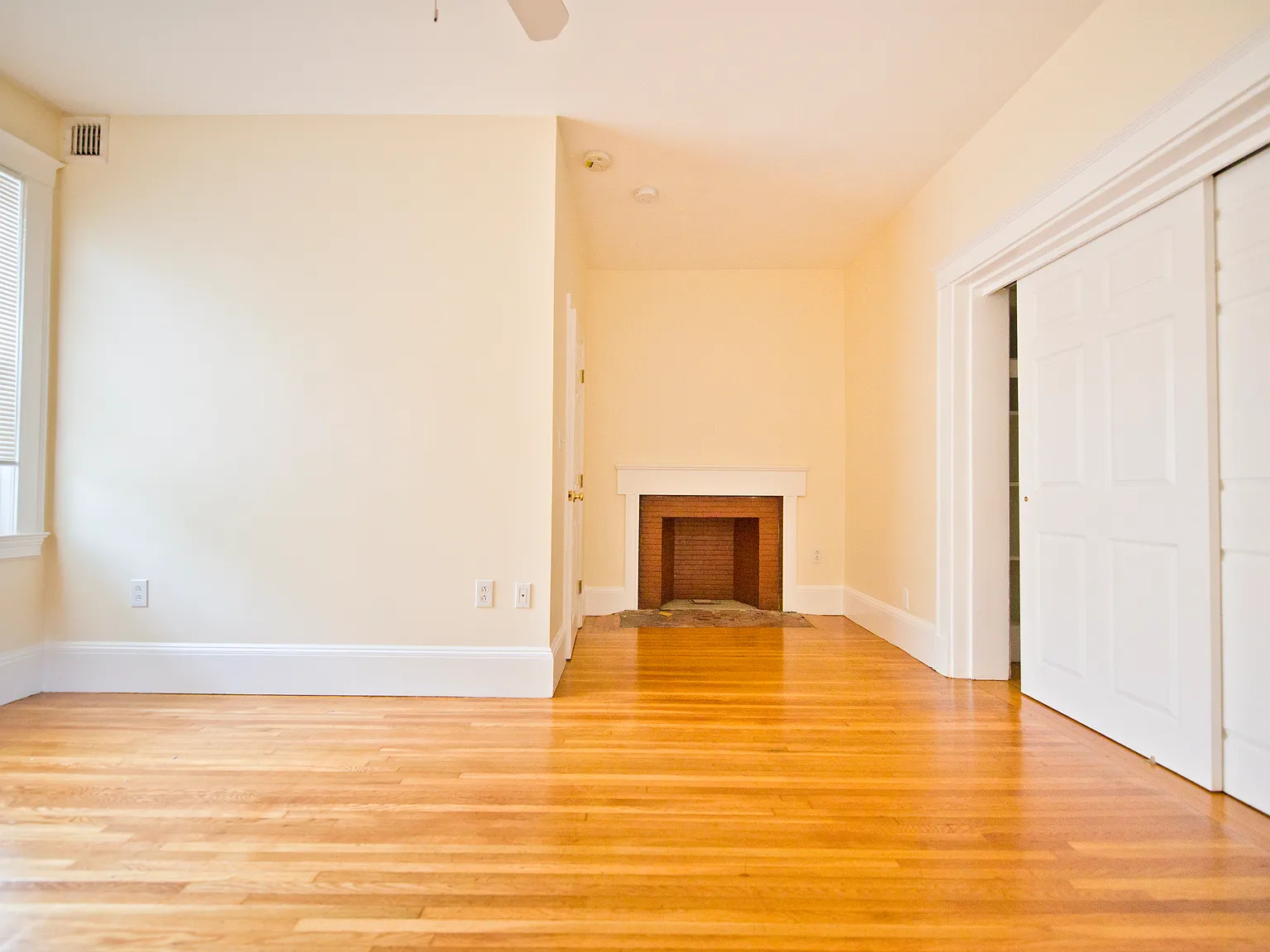 1 bed, 700 sqft, $2,400 — Photo 4