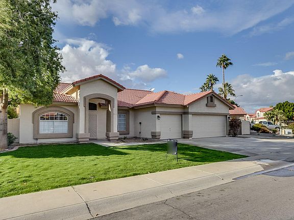 2nd image of 3124 N Meadow Dr