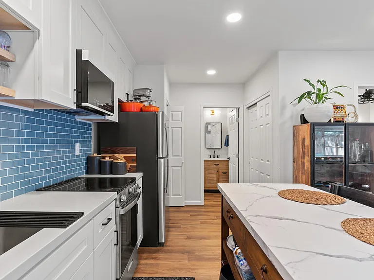 1634 W Swain Rd — Photo 5