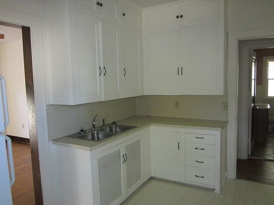 4th image of 709 Marion Ave