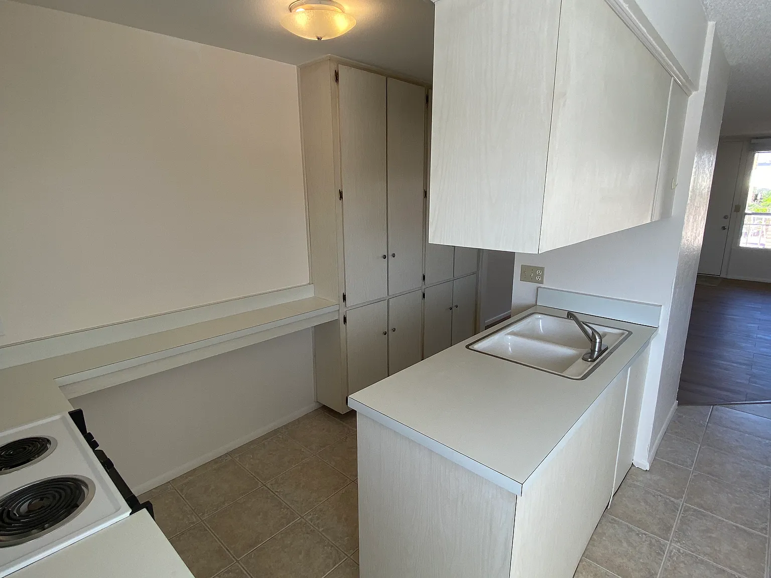 2 bed, 1.5 bath, 1000 sqft, $1,995 — Photo 4