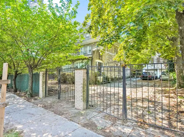 81-26 Austin Street image 5 of 30