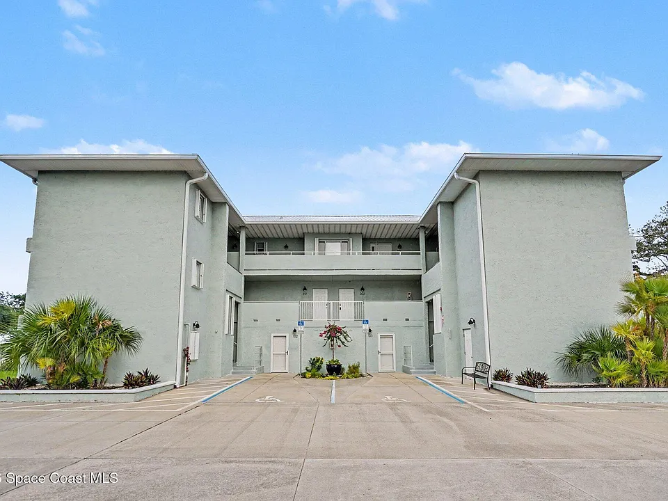 303 Audubon Dr #202