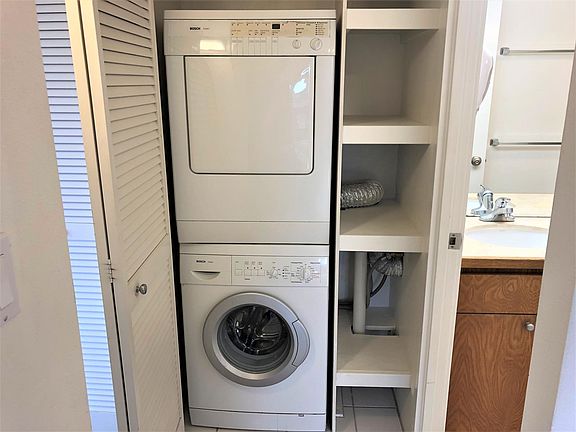 4th image of 1088 Bishop St APT 2403