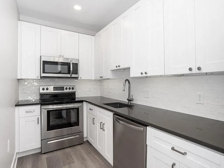 Sedgwick Gardens Apartments — Photo 14