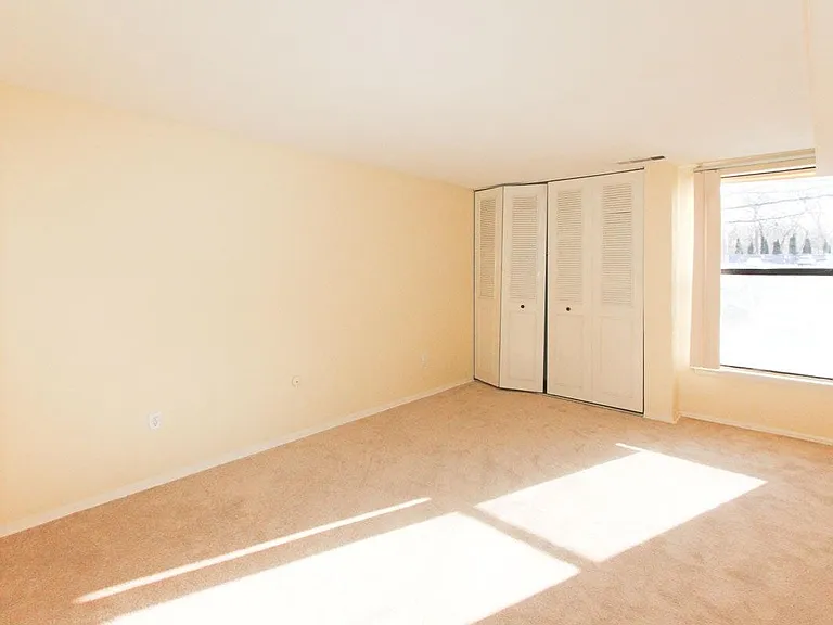 68 Shrewsbury Green Dr #H — Photo 4