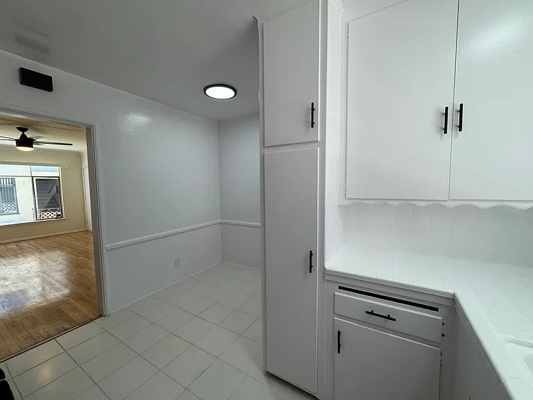 1728 1/2 N Gramercy Pl #1 — Photo 9