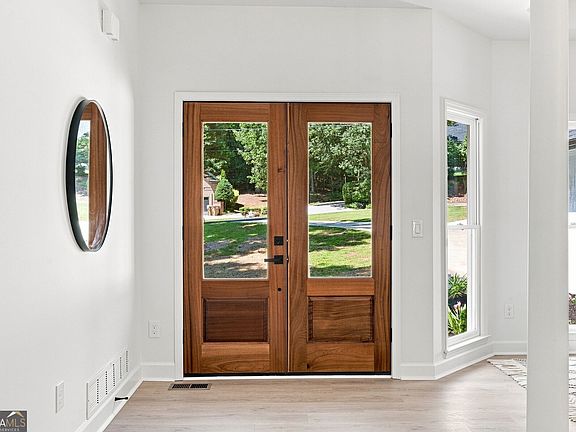 4th image of 3140 Carlton Rd
