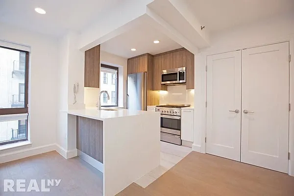 Rented by REAL New York | media 15