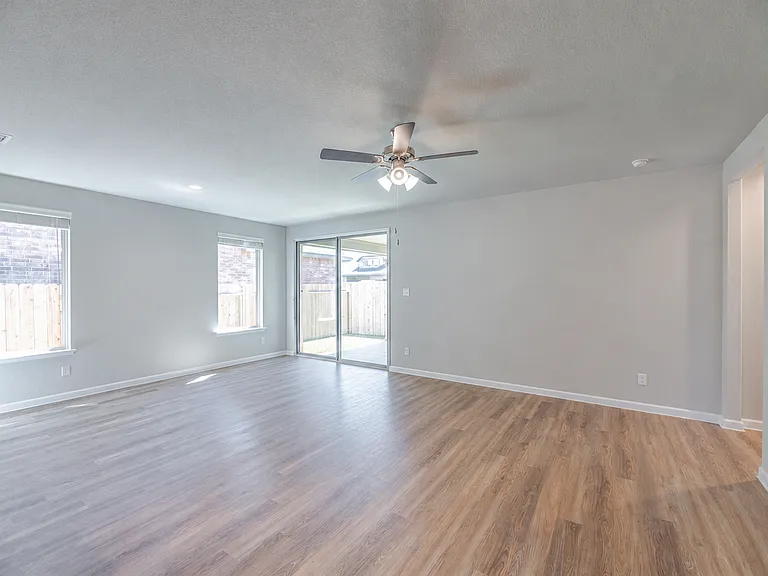 28503 Hannahs Harbor Ln — Photo 17