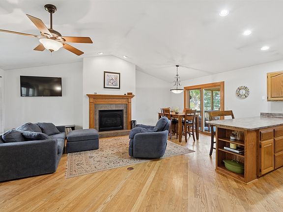 4th image of 1619 Homestead Rd