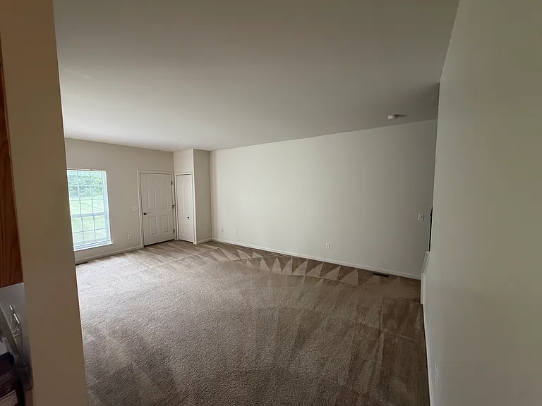 102 Riversedge Dr — Photo 7