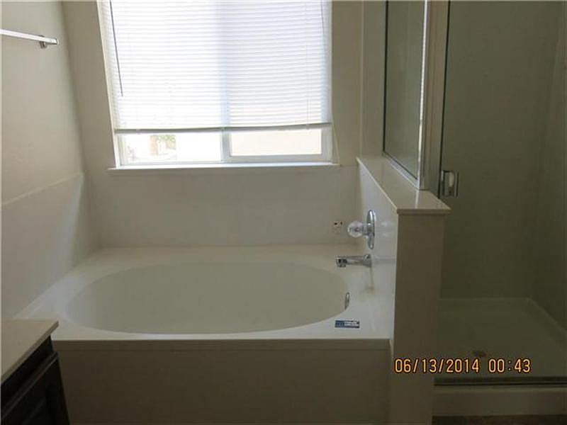 2nd image of 1323 El Segundo Ave NE