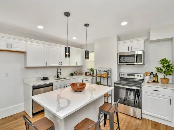 10 Grant Rd, Dorchester, MA 02121