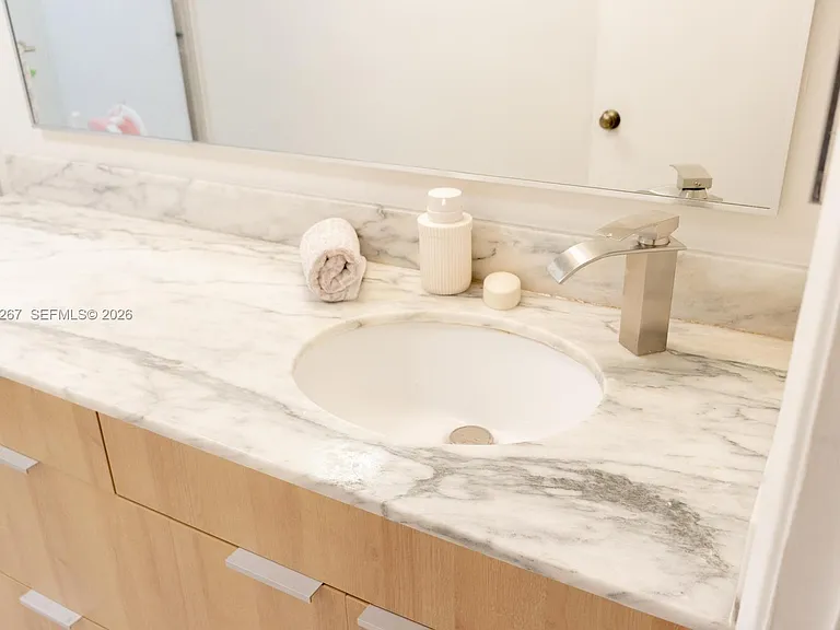 2200 S Cypress Bend Dr #204 — Photo 9