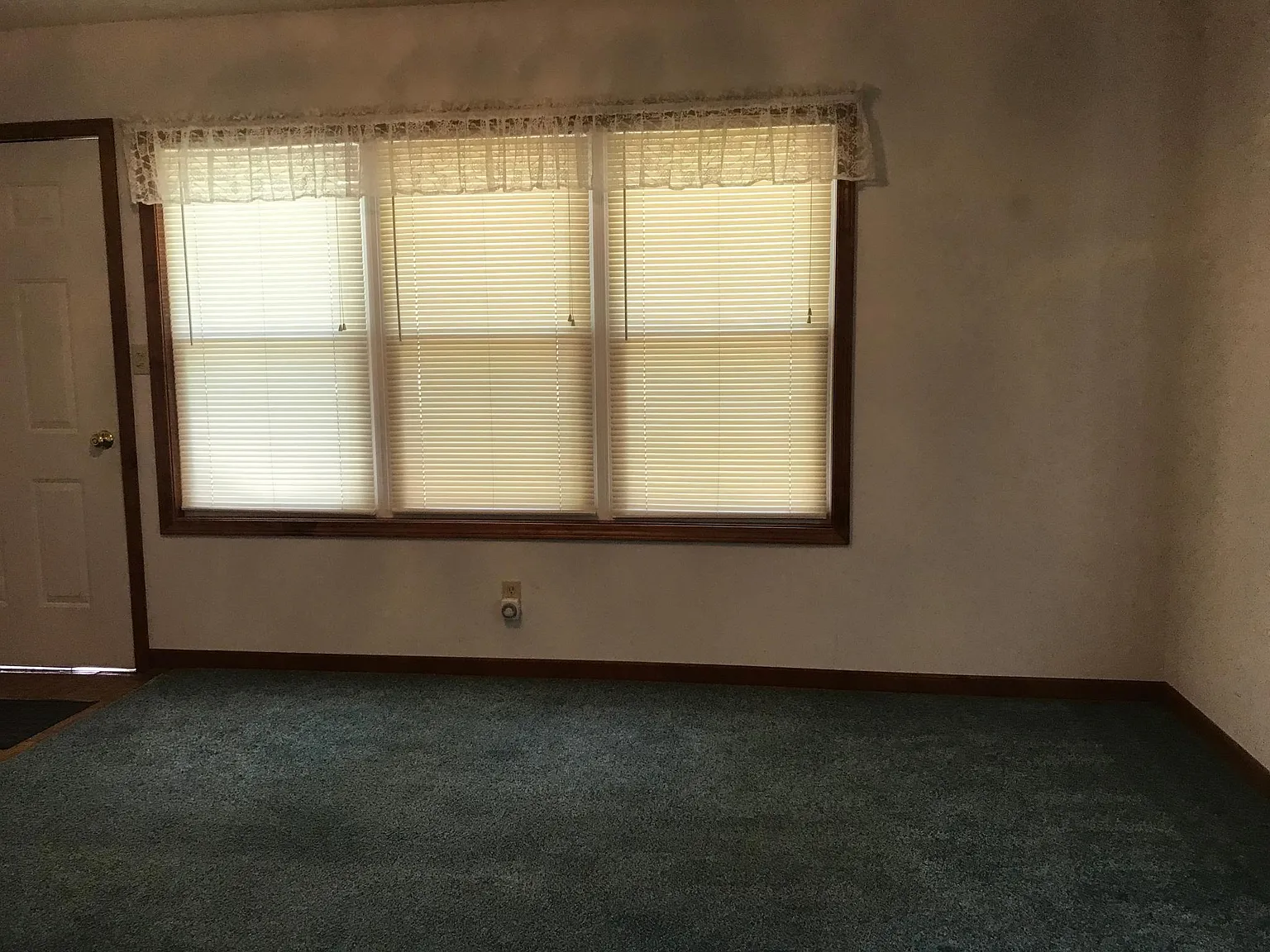 3 bed, 888 sqft, $925 — Photo 3
