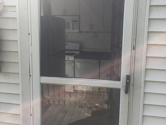 2nd unit deck from kitchen