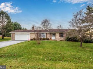 17721 Garden Spot Dr, Hagerstown, MD 21740