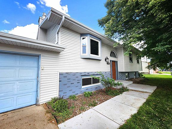 5th image of 807 West Ave