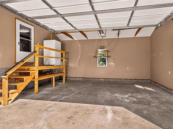 4th image of 57 Pleasant St