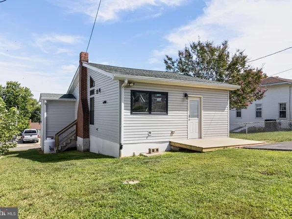 202 Macrae Ave, Prince Frederick, MD 20678