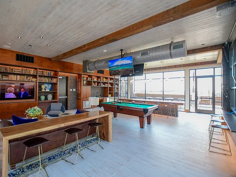 Resident lounge with billiards