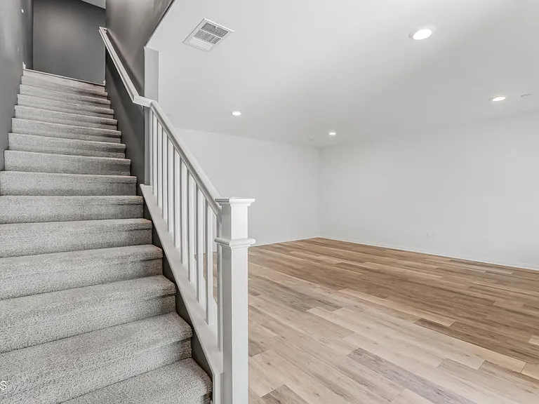 667 Pedro St — Photo 9