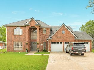 54 Peppermint Ct, Lake Jackson, TX 77566