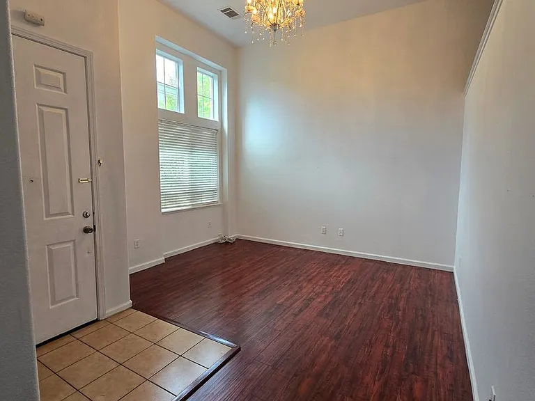 223 Santa Barbara St — Photo 3