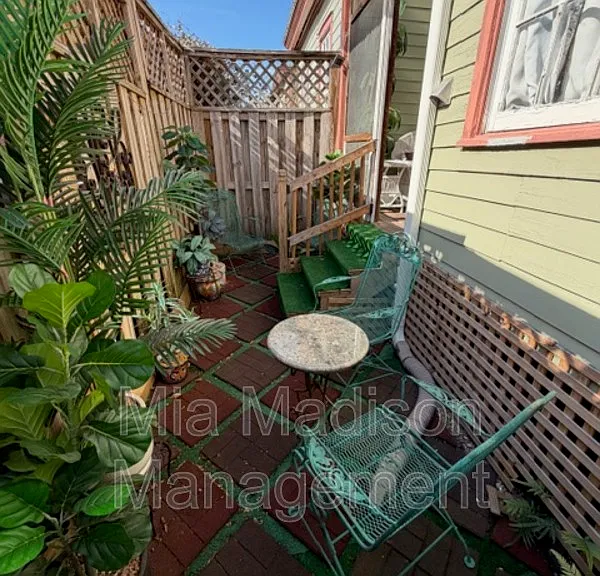 547 E Macon St — Photo 18
