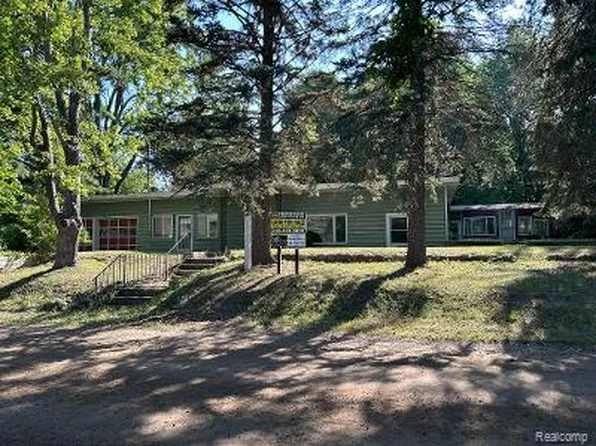 4831 Georgia Dr, Orion, MI 48359