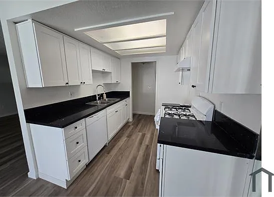 9047 Langdon Ave #15 — Photo 10