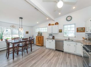 14 Highwood Ave, Waldwick, NJ 07463