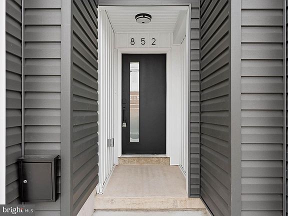 3rd image of 852 Woodland Ave