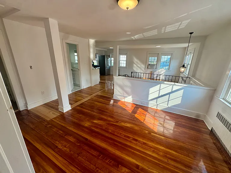 1 Undiclosed Address — Photo 4