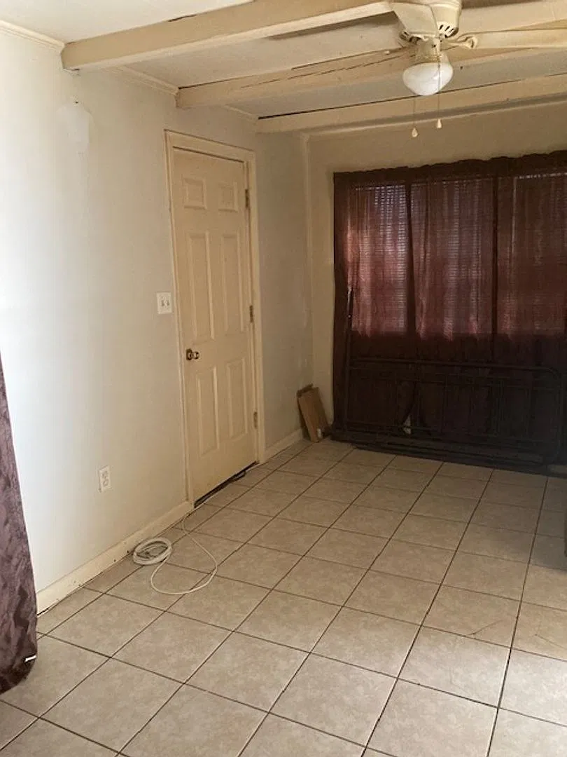 Long Beach 2 Bedroom — Photo 2