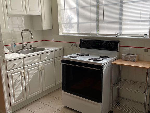 2nd image of 6618 Devonshire Ave